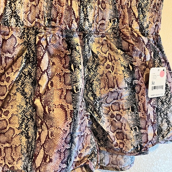 Free People Movement Women's Snake Print Athletic Shorts size medium - Picture 3 of 4